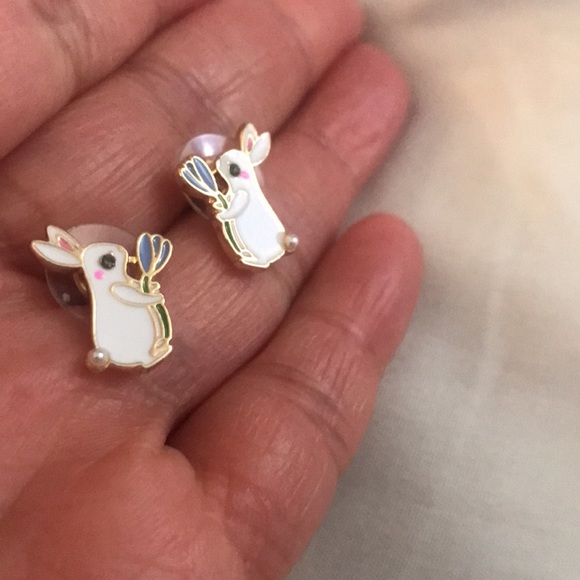🌸NEW🌸 Lauren Conrad Bunny Flower Pearl Tail Earrings - Picture 6 of 12
